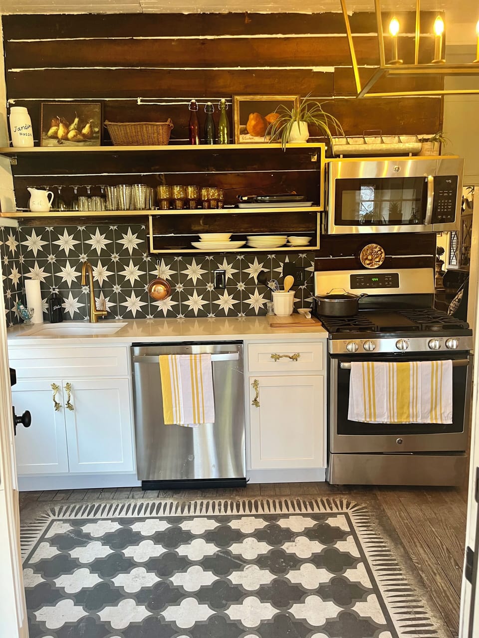 Kitchen.
Essentials for meal prep.