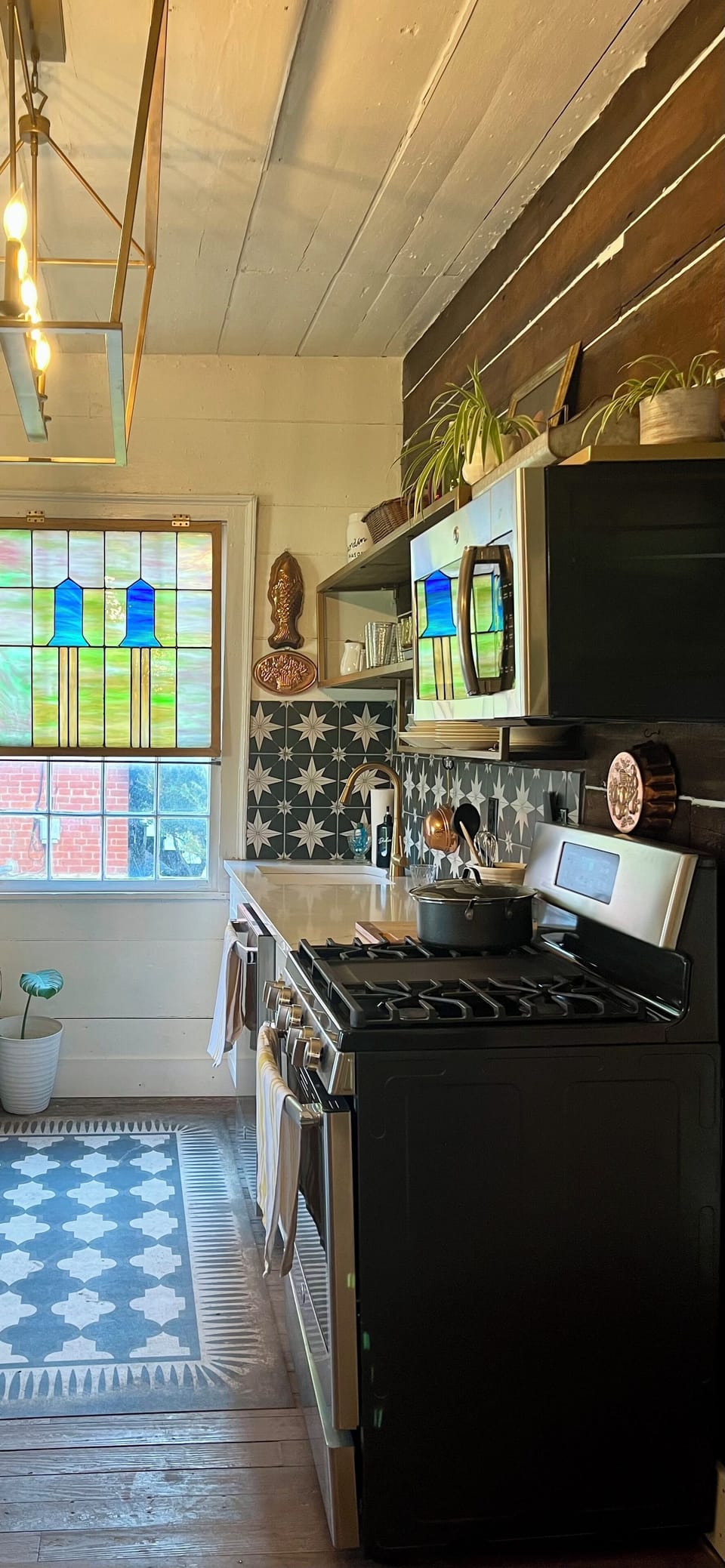 4 burner gas stove/ griddle.