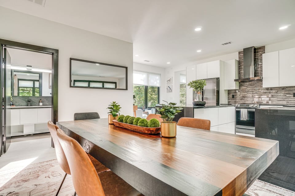 Dining Room | 2nd Floor | Fully Equipped Kitchen