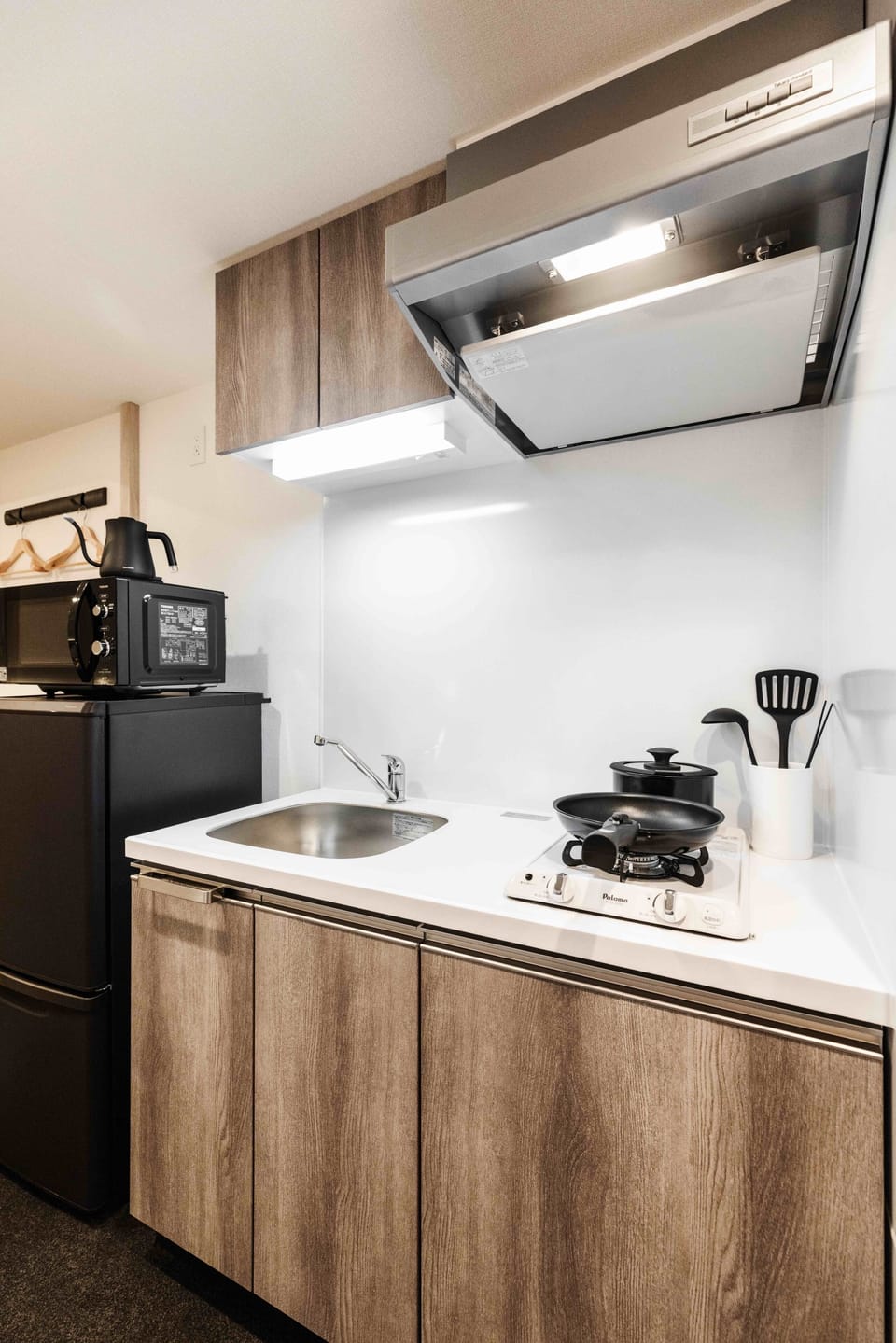 Quadruple Room, 2 Queen Beds, Non Smoking, Private Bathroom | Private kitchen | Fridge, microwave, stovetop, electric kettle