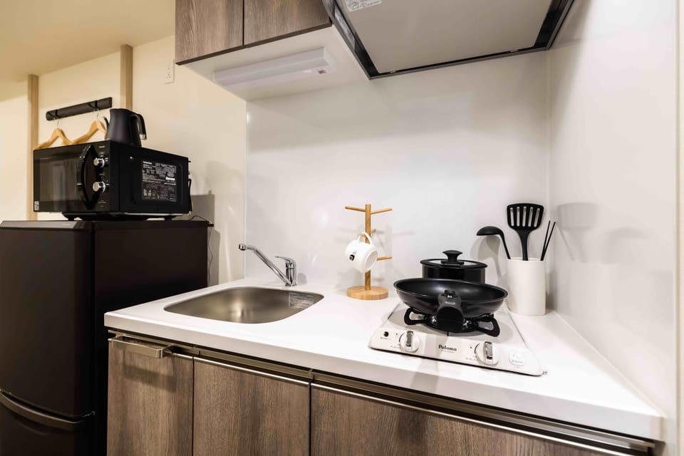 Quadruple Room, 2 Queen Beds, Non Smoking, Private Bathroom | Private kitchen | Fridge, microwave, stovetop, electric kettle