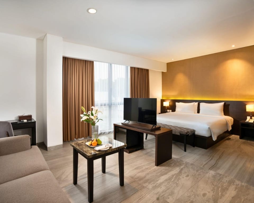 Junior Room, City View | Desk, free WiFi, bed sheets
