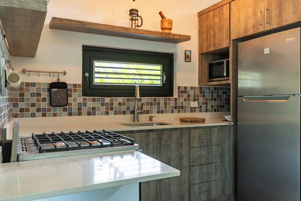 Signature Suite, Hot Tub, Garden View | Private kitchen