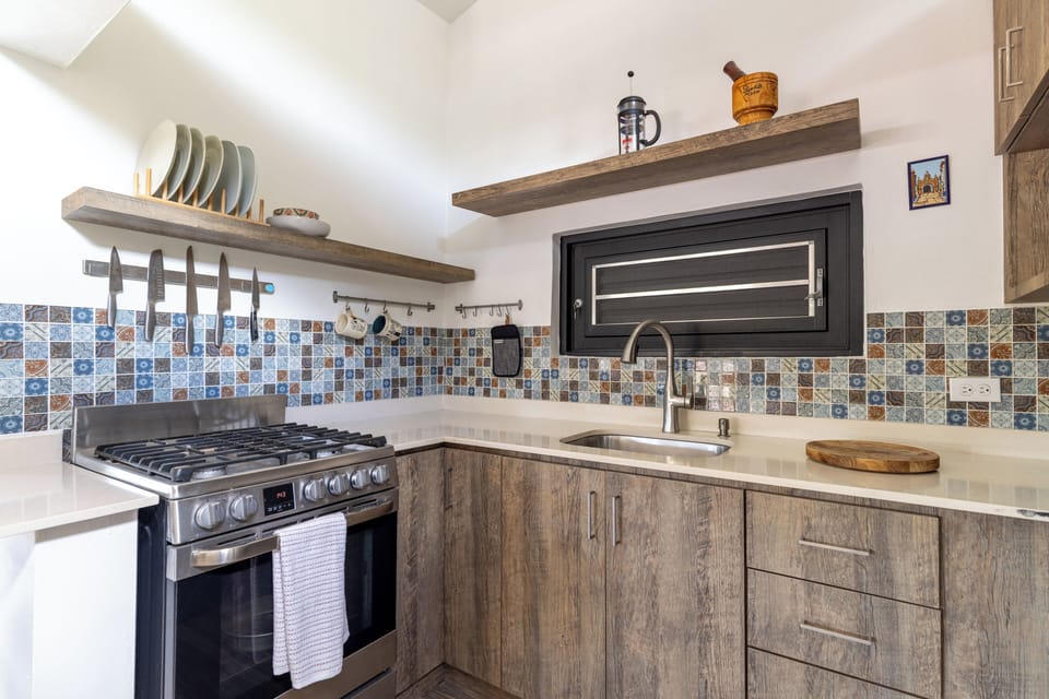 Signature Suite, Hot Tub, Garden View | Private kitchen