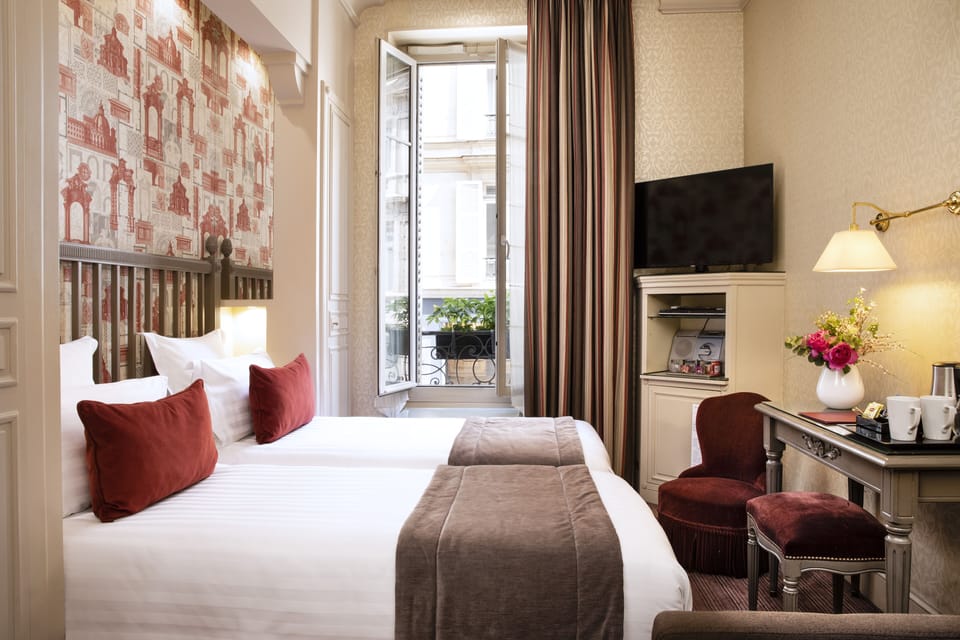 Classic Double Room | Minibar, in-room safe, desk, soundproofing
