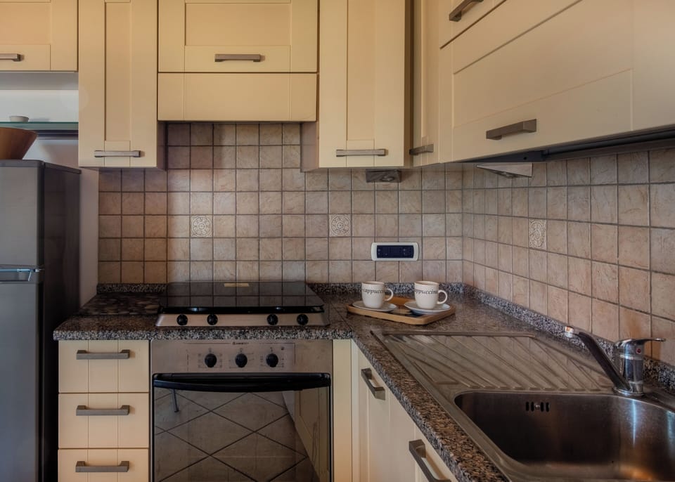 Apartment, 3 Bedrooms | Private kitchen | Fridge, oven, stovetop, cookware/dishes/utensils