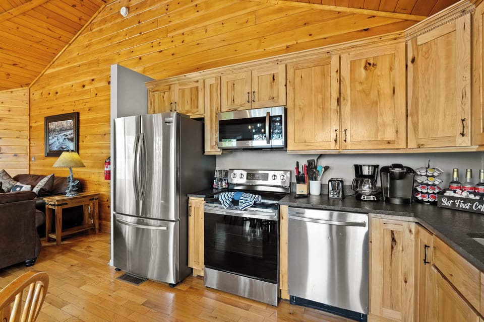 Home-Cooked Meals Welcome: A complete kitchen with modern appliances.