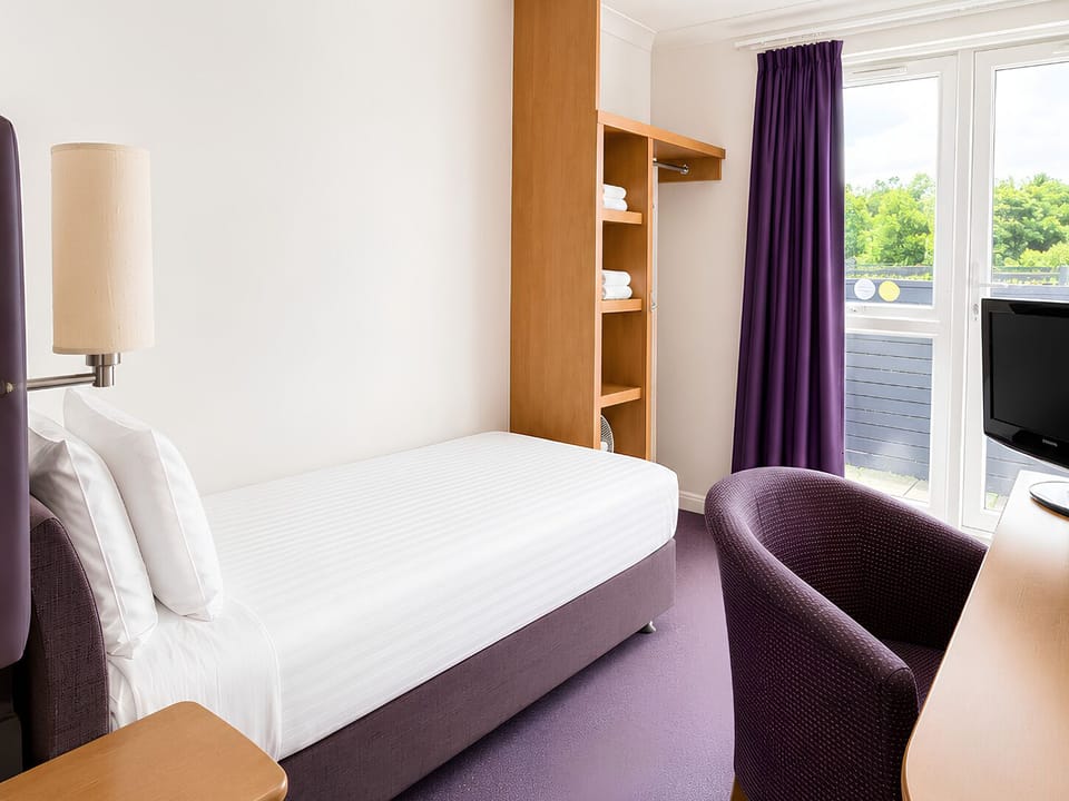 Standard Single Room | Desk, WiFi (free), bed sheets
