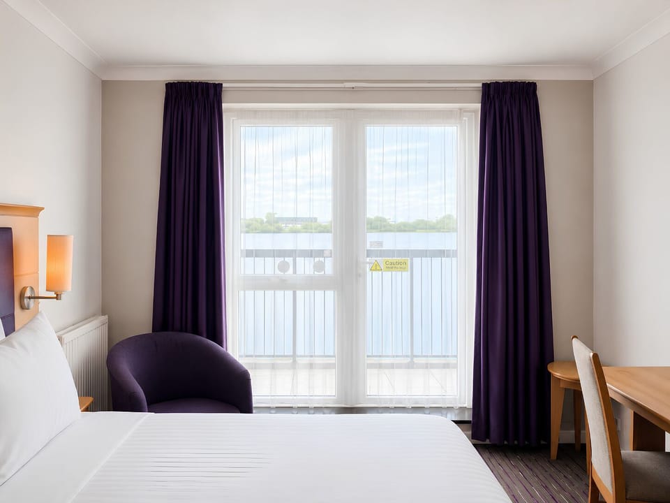 Panoramic Double Room | Desk, WiFi (free), bed sheets