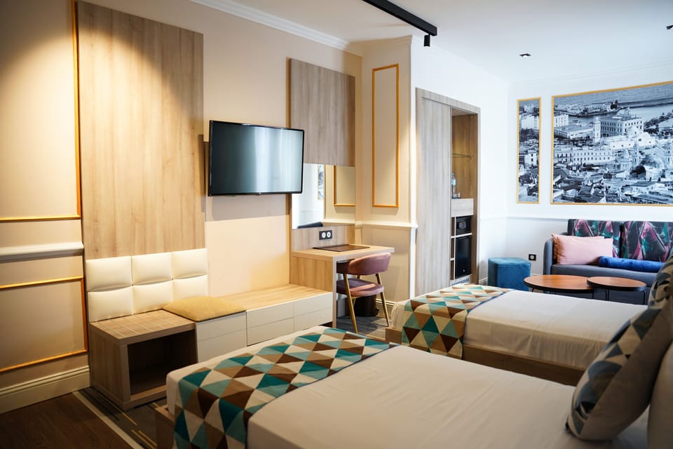 Standard Room, 2 Twin Beds, Non Smoking, City View | Minibar, in-room safe, desk, laptop workspace