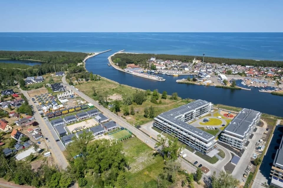 The building's location ensures a convenient stay.  
