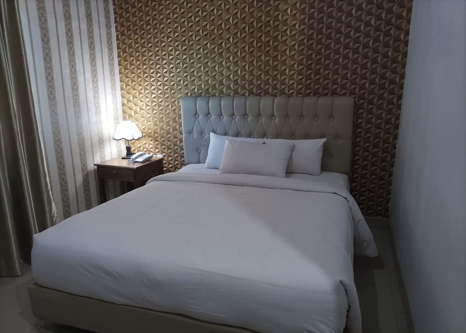 Standard Room | Desk, blackout drapes, WiFi (free), bed sheets