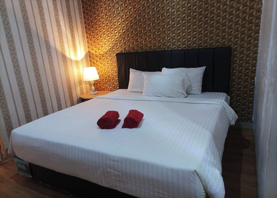 Desk, blackout drapes, WiFi (free), bed sheets