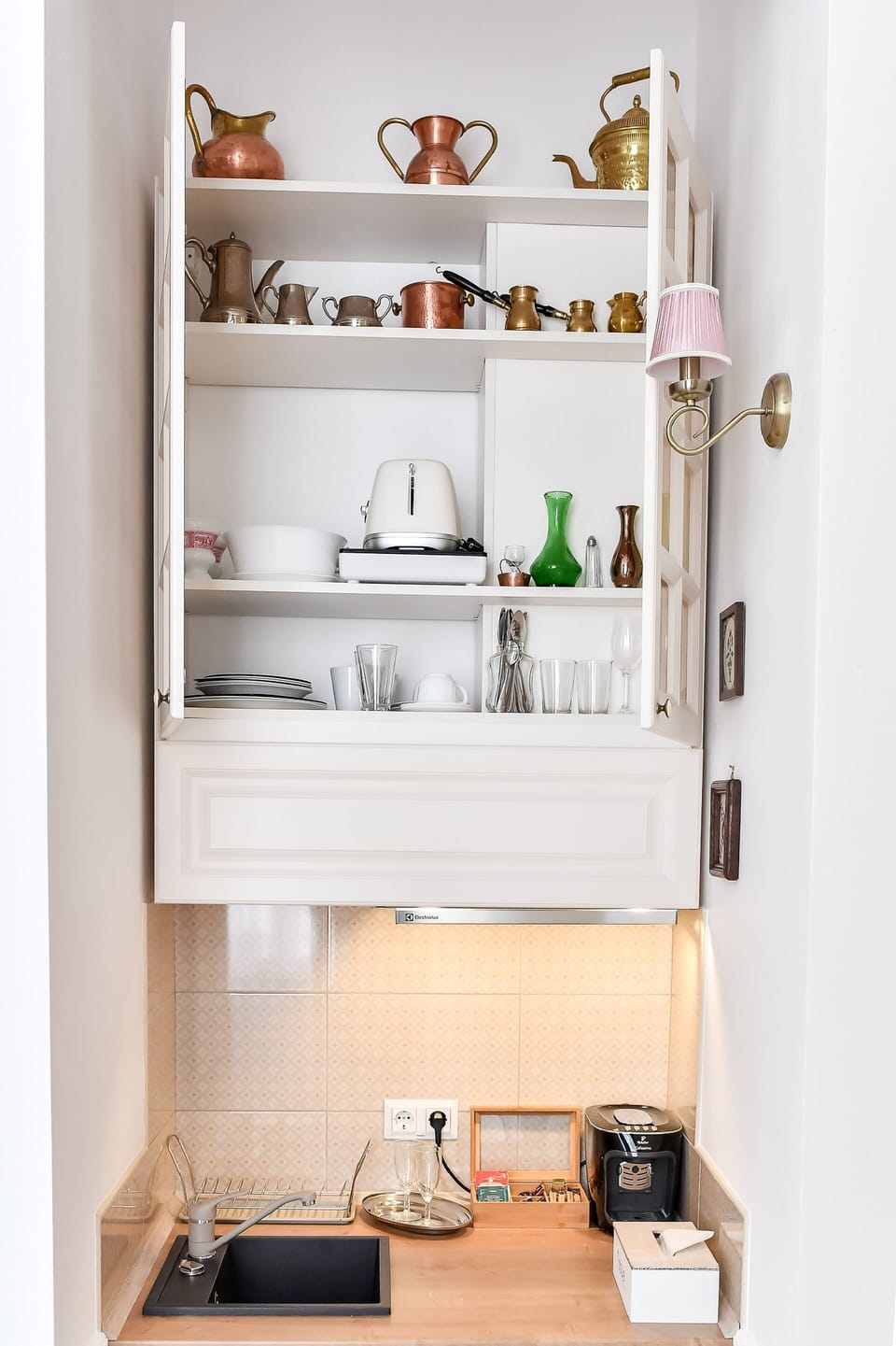 Standard Studio, Courtyard View | Private kitchen | Stovetop, coffee/tea maker, toaster, cleaning supplies