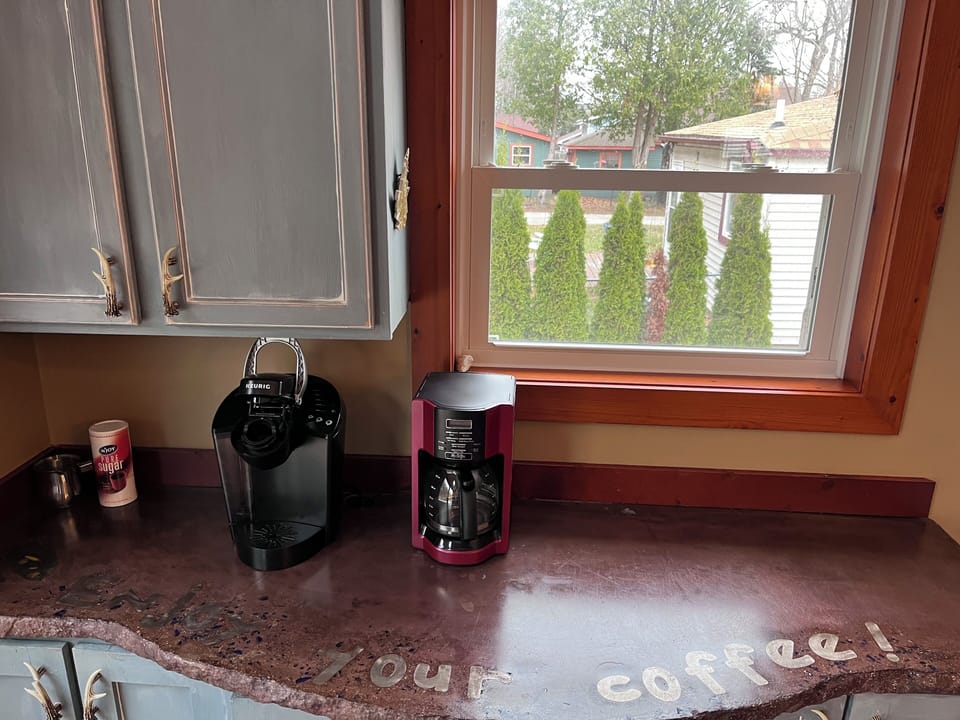 Coffee Bar: Drip coffee maker and Keurig