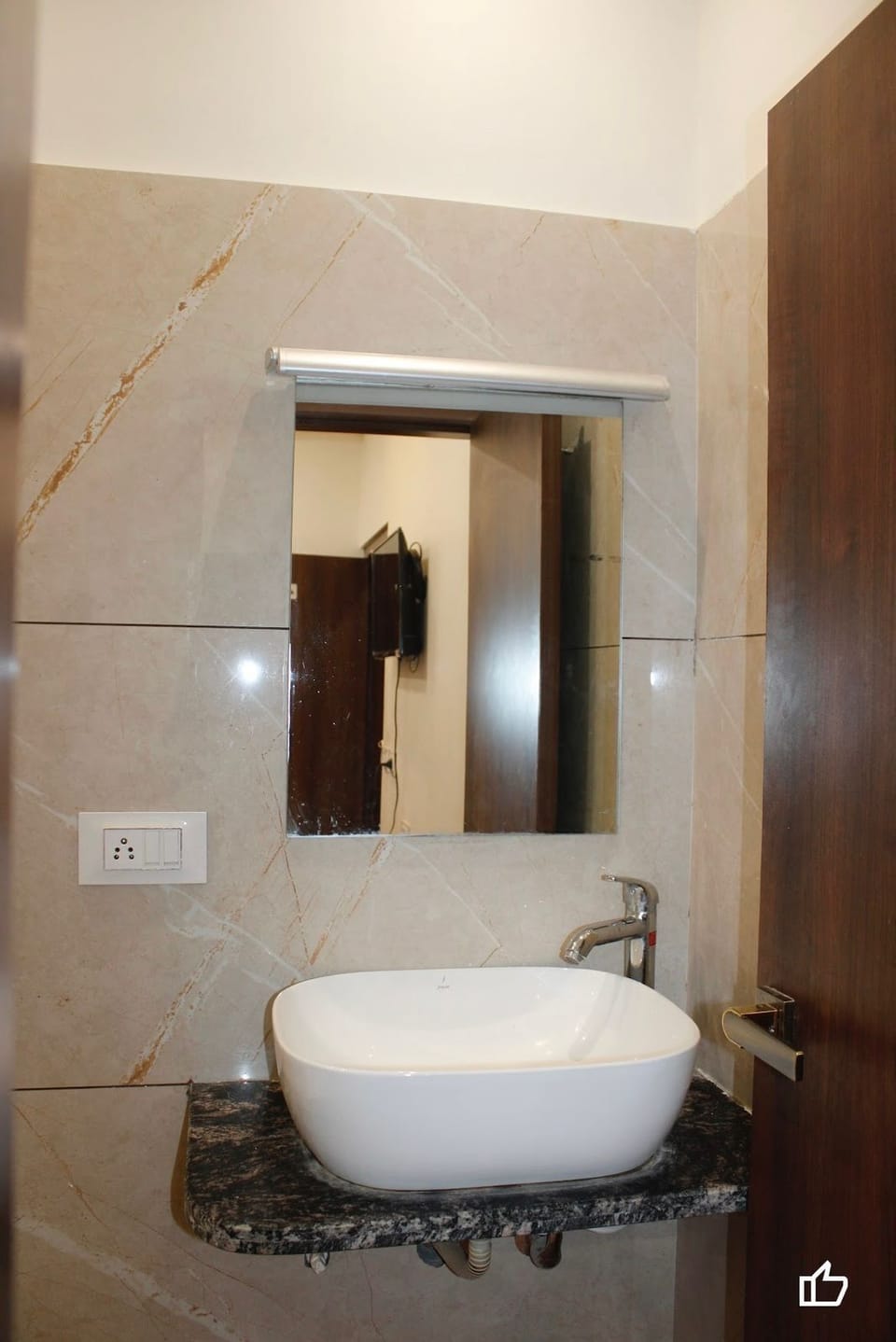 Deluxe Suite, City View | In-room safe, desk, laptop workspace, WiFi (free)