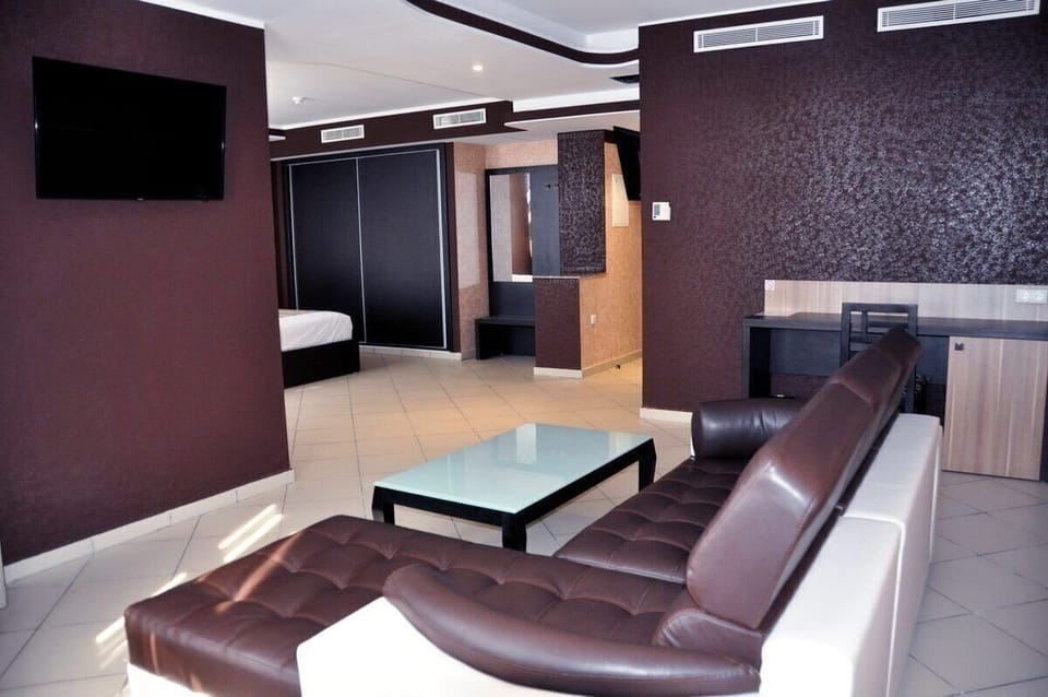 Family Suite, Multiple Beds, City View | Living area | 45-inch Smart TV with cable channels