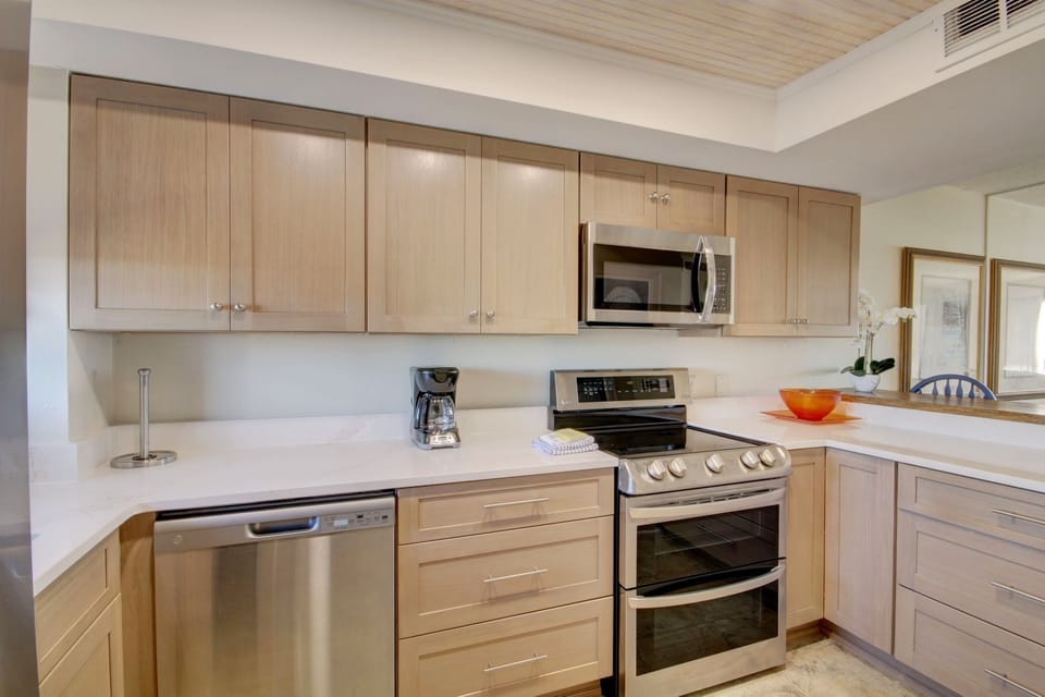 Condo, 2 Bedrooms | Private kitchen | Coffee/tea maker, fridge, oven, toaster