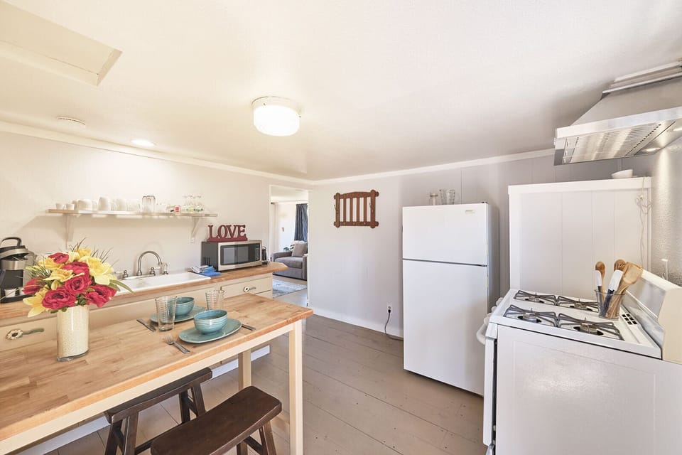 Kitchen provided full size fridge and gas stove