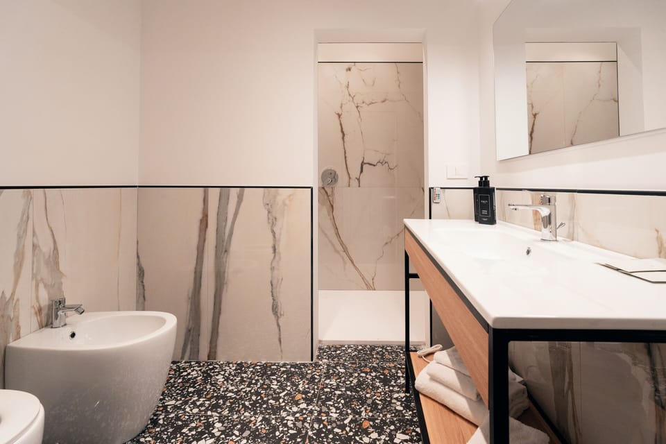 Basic Room, Courtyard View | Bathroom | Free toiletries, hair dryer, bathrobes, slippers