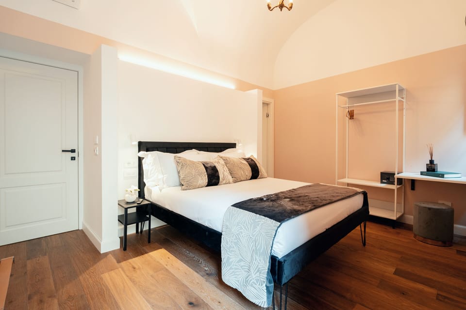 Basic Room, Courtyard View | In-room safe, soundproofing, iron/ironing board, WiFi (free)