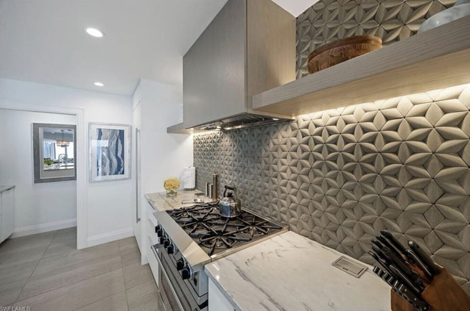 Stylish backsplash and gourmet range ready for beach feasts