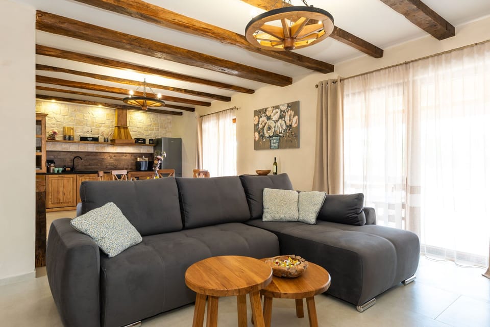 Villa | Living room | Smart TV, fireplace