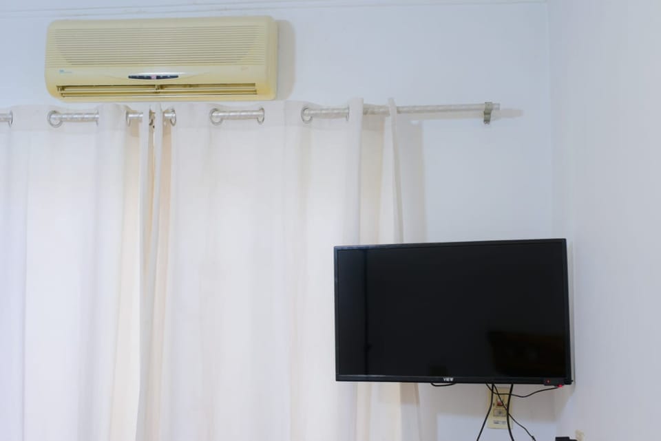 Blackout drapes, soundproofing, free WiFi