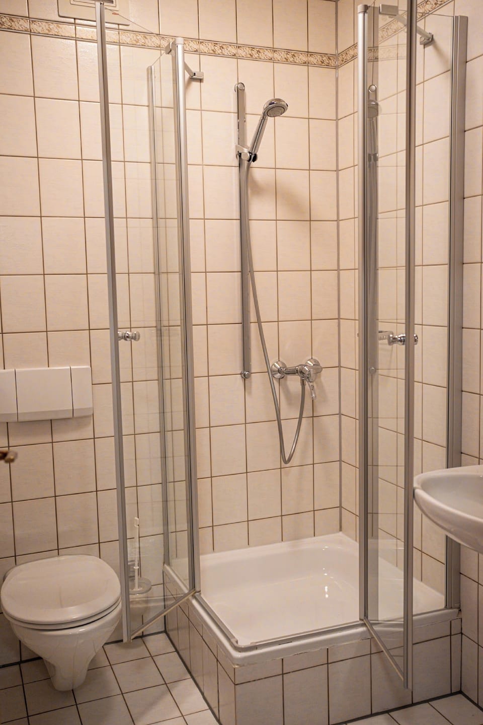Double Room | Bathroom | Shower, hair dryer, towels