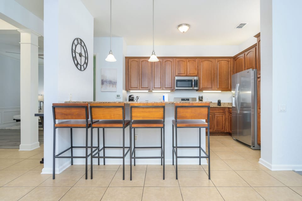 Kitchen with Breakfast Bar