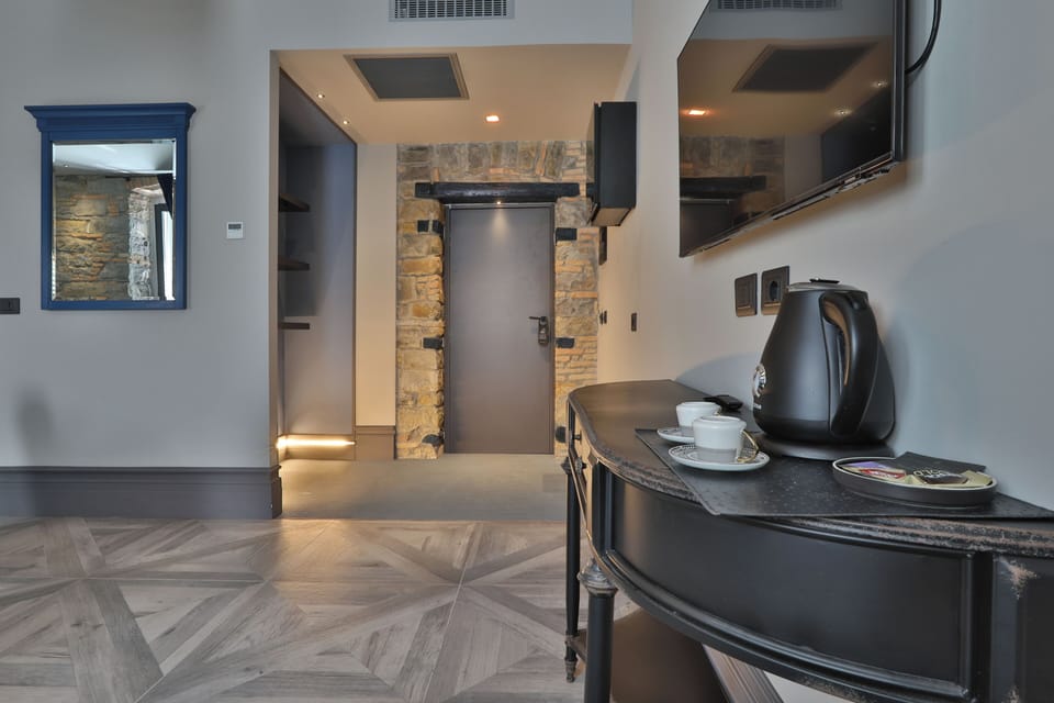 Superior Double or Twin Room | Minibar, soundproofing, iron/ironing board, free WiFi