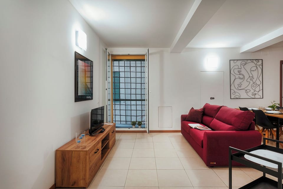 Apartment | Living area | 35-inch TV with digital channels