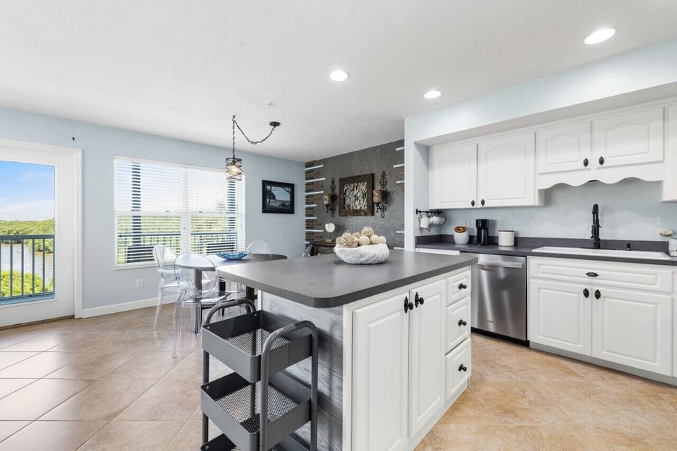 Beautifully updated kitchen