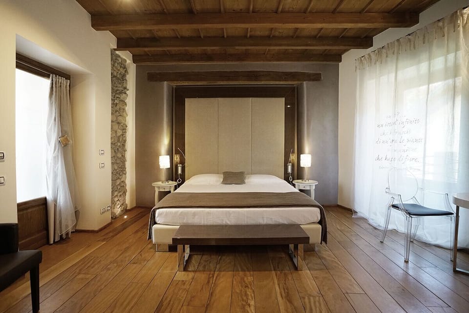 Deluxe Room | Premium bedding, desk, WiFi (free), individually furnished