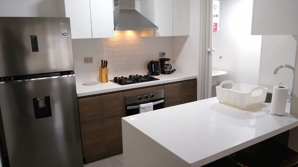 Basic Apartment | Private kitchen | Electric kettle, dining table