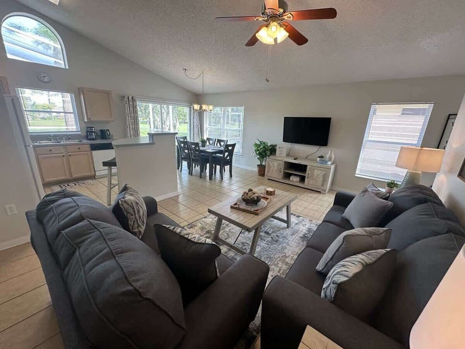 2462SAB - Living Room (1).jpeg
