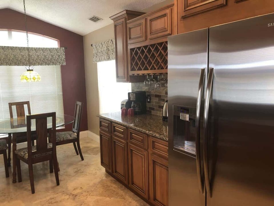 Updated Eat-In Kitchen (2)