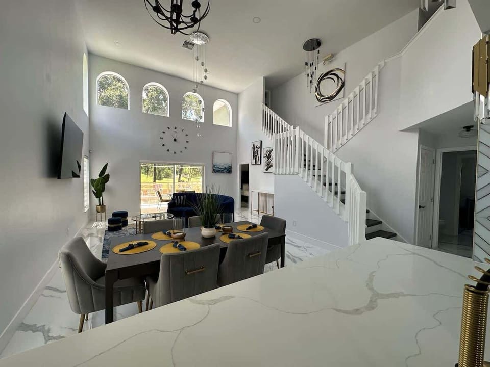 1632FHL - Dining (2).jpeg