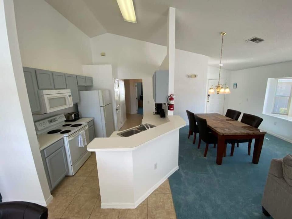 kitchen 1.jpg