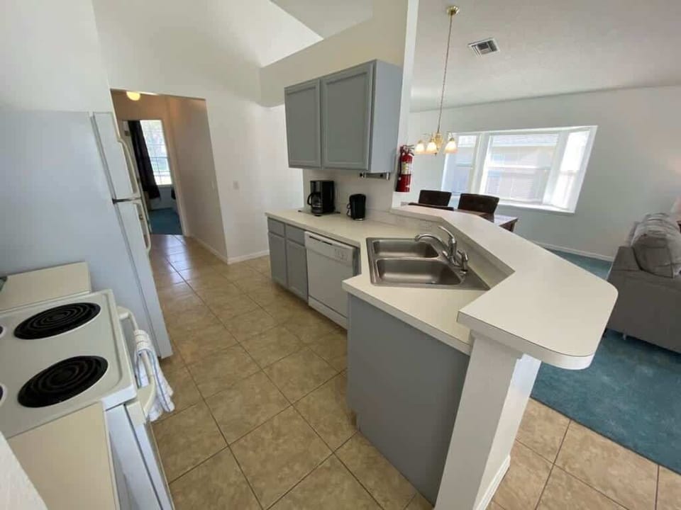 kitchen 2.jpg