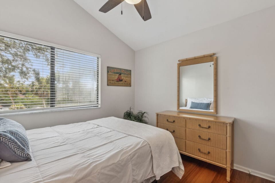 Upstairs Queen Bedroom