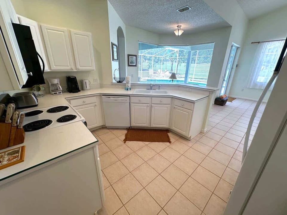 1541GUV - Kitchen (3).jpeg