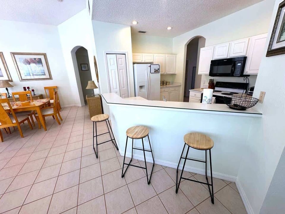 1541GUV - Kitchen (1).jpeg