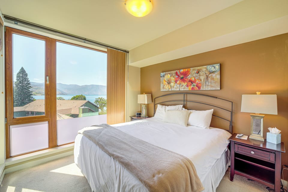 Bedroom 1 | King Bed | Linens Provided | Smart TV w/ Cable