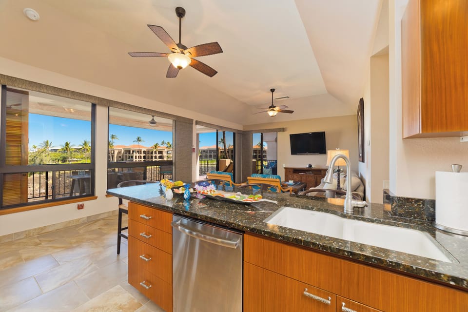 Condo | Private kitchen | Dining table