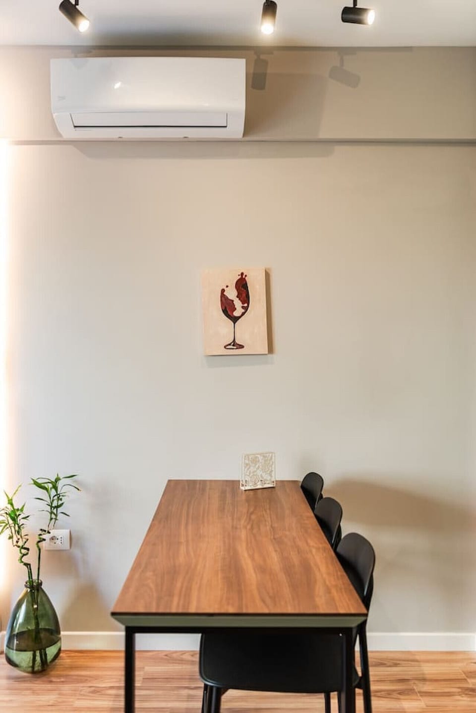 Dining area details