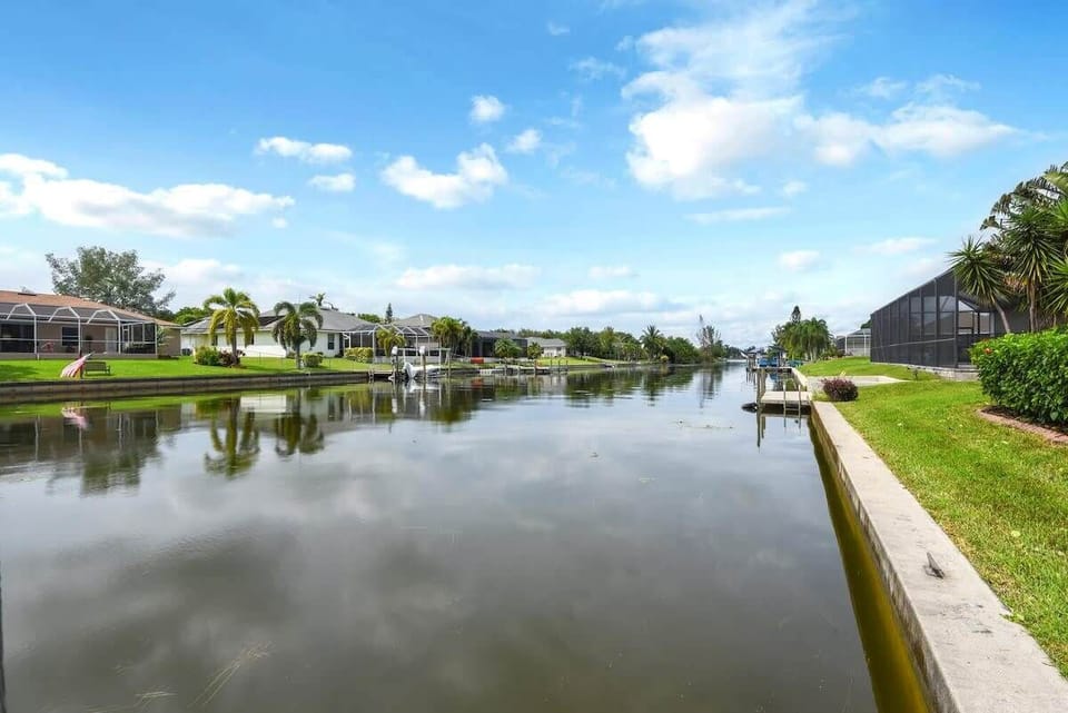 Extra wide canal and minutes away from the lake and the canal chain in Cape Coral.
Fish, Kayak or take a floaty and relax on the waterways.