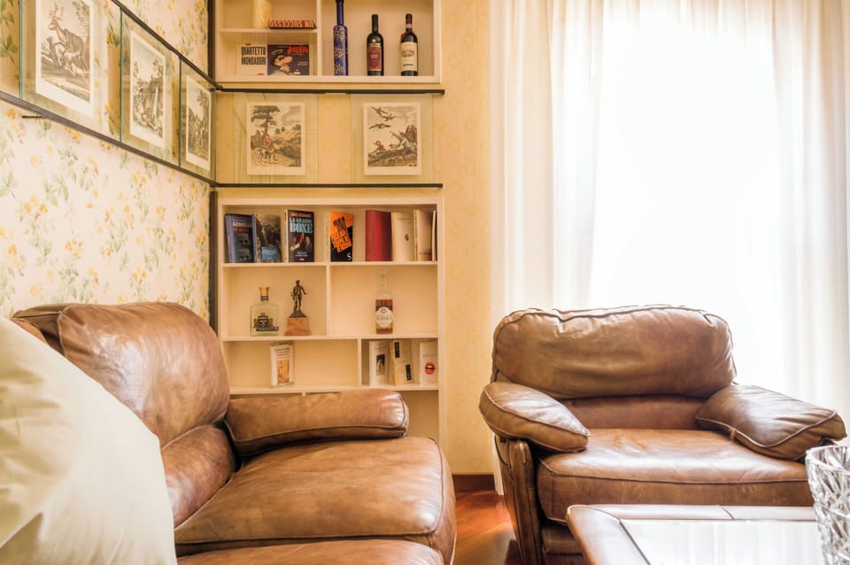 Apartment | Living area | 35-inch TV with digital channels