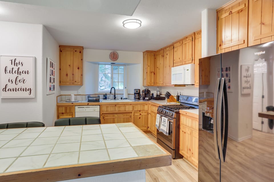 Kitchen | 1st Floor | Drip Coffee Pot & Keurig | Starter Coffee | Blender