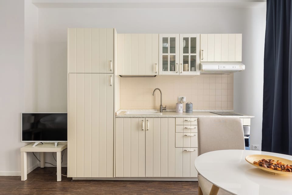 Apartment | Private kitchen | Electric kettle, dining tables